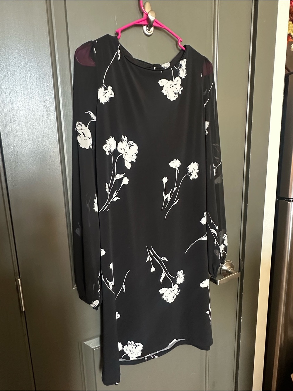 White House Black Market Black Floral Long-Sleeve Shift Dress